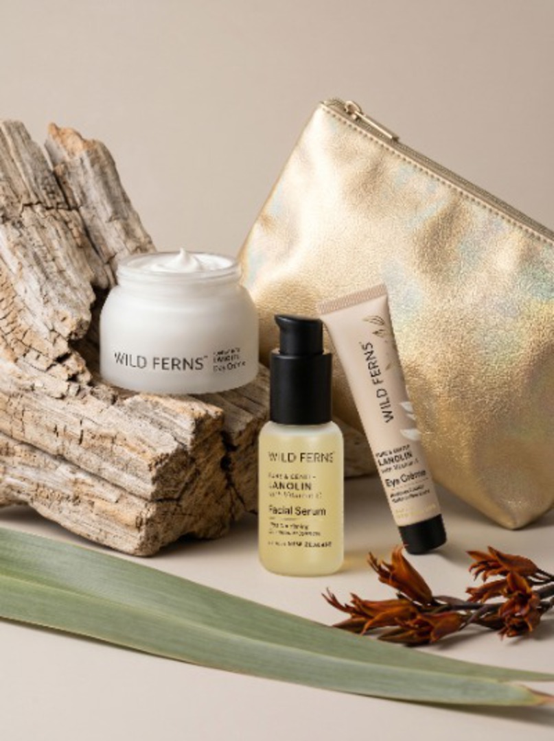 Wild Ferns Lanolin Cosmetic Bag Daily Renewal image 0